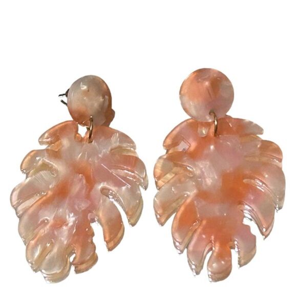 Boho acrylic palm leaf peach & cream dangle earrings‎ - Picture 1 of 1